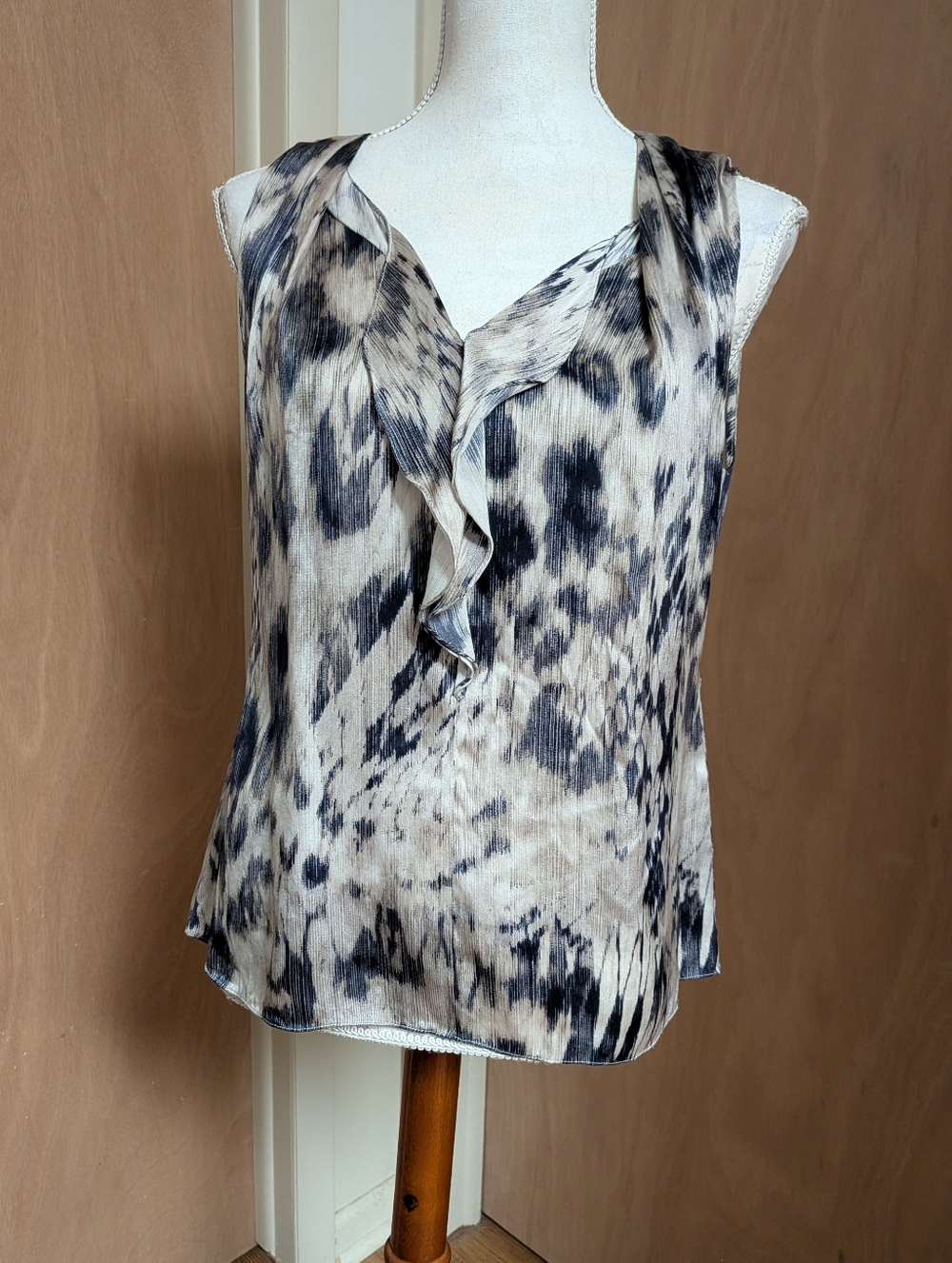 Elie Tahari Silk Sleeveless Blouse Size M Neutral Abstract Print Ruffle Front